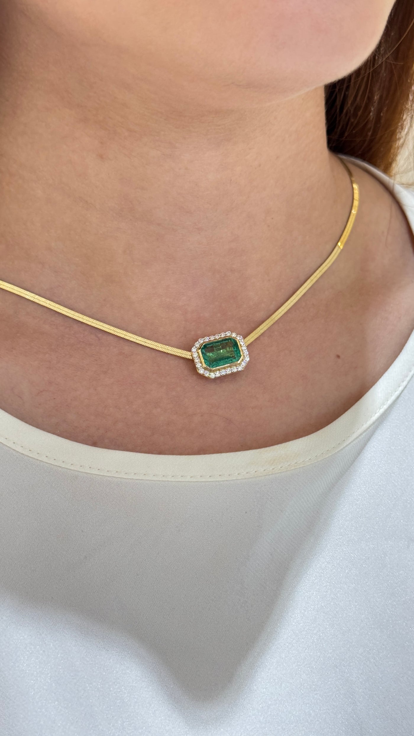 Dazzle Emerald And Diamond Pendant With Necklace In 18K Yellow Gold | Tresor Collection