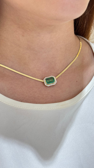 Dazzle Emerald And Diamond Pendant With Necklace In 18K Yellow Gold | Tresor Collection