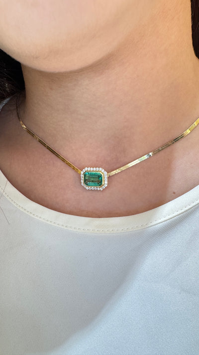 Dazzle Emerald And Diamond Pendant With Necklace In 18K Yellow Gold | Tresor Collection