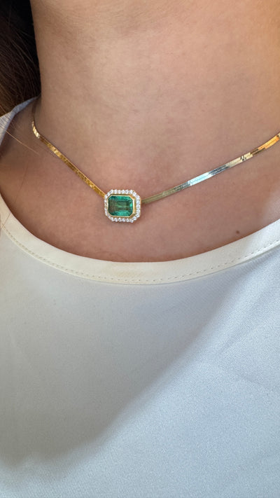 Dazzle Emerald And Diamond Pendant With Necklace In 18K Yellow Gold | Tresor Collection