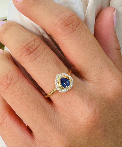 18K gold blue sapphire and diamond ring on model’s hands – sophisticated fine jewelry by Tresor Collection
