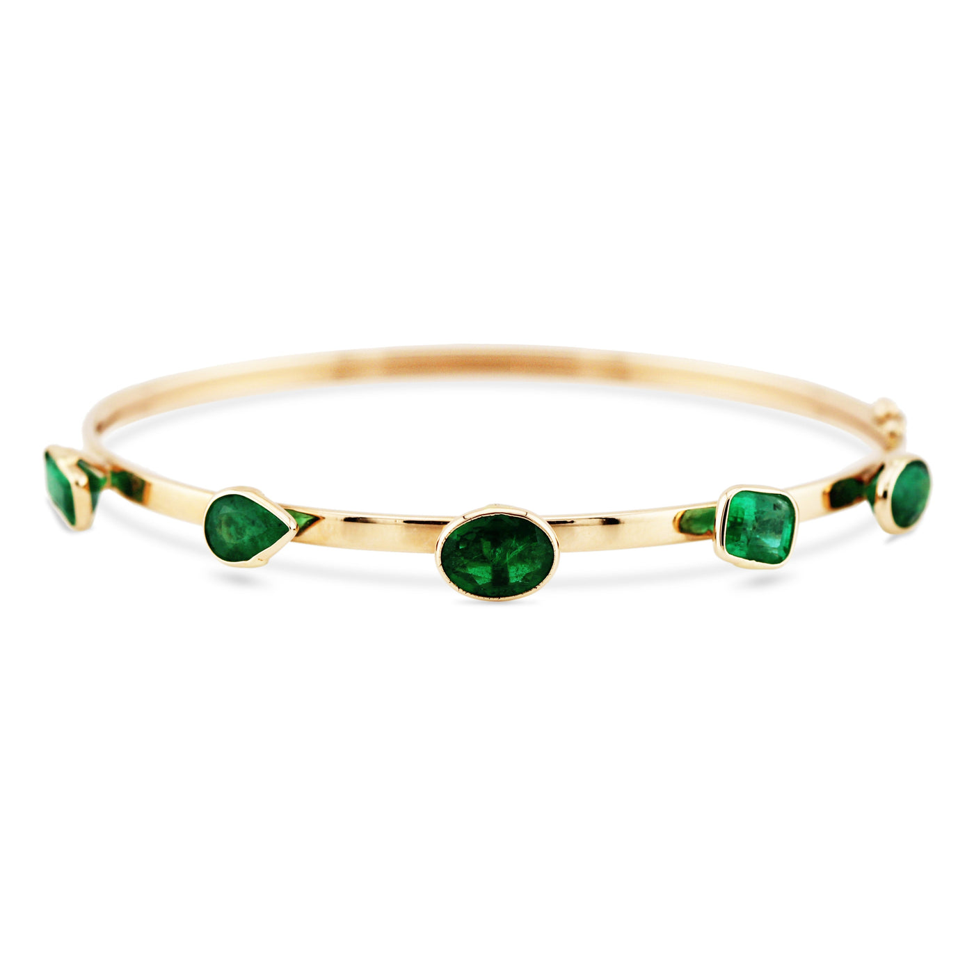 18K gold Emerald bracelet flatlay – handcrafted fine jewelry by Tresor Collection Gold emerald bangle front view – showcasing a luxurious bracelet with multiple vibrant emerald stones.