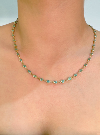 Emerald Round Necklace In 18K Yellow Gold - Tresor Collection 18K gold emerald beaded necklace worn on model – delicate fine jewelry by Tresor Collection