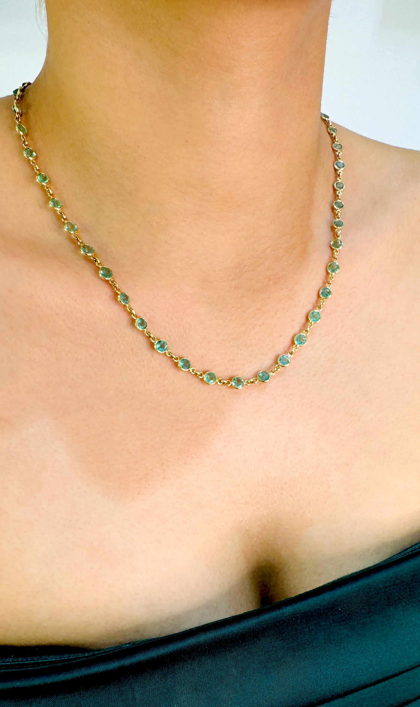 Emerald Round Necklace In 18K Yellow Gold - Tresor Collection Side view of 18K gold emerald beaded necklace on model – luxury gemstone jewelry by Tresor Collection