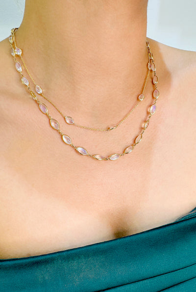 18K gold necklace on model, side view – modern fine gold jewelry by Tresor Collection