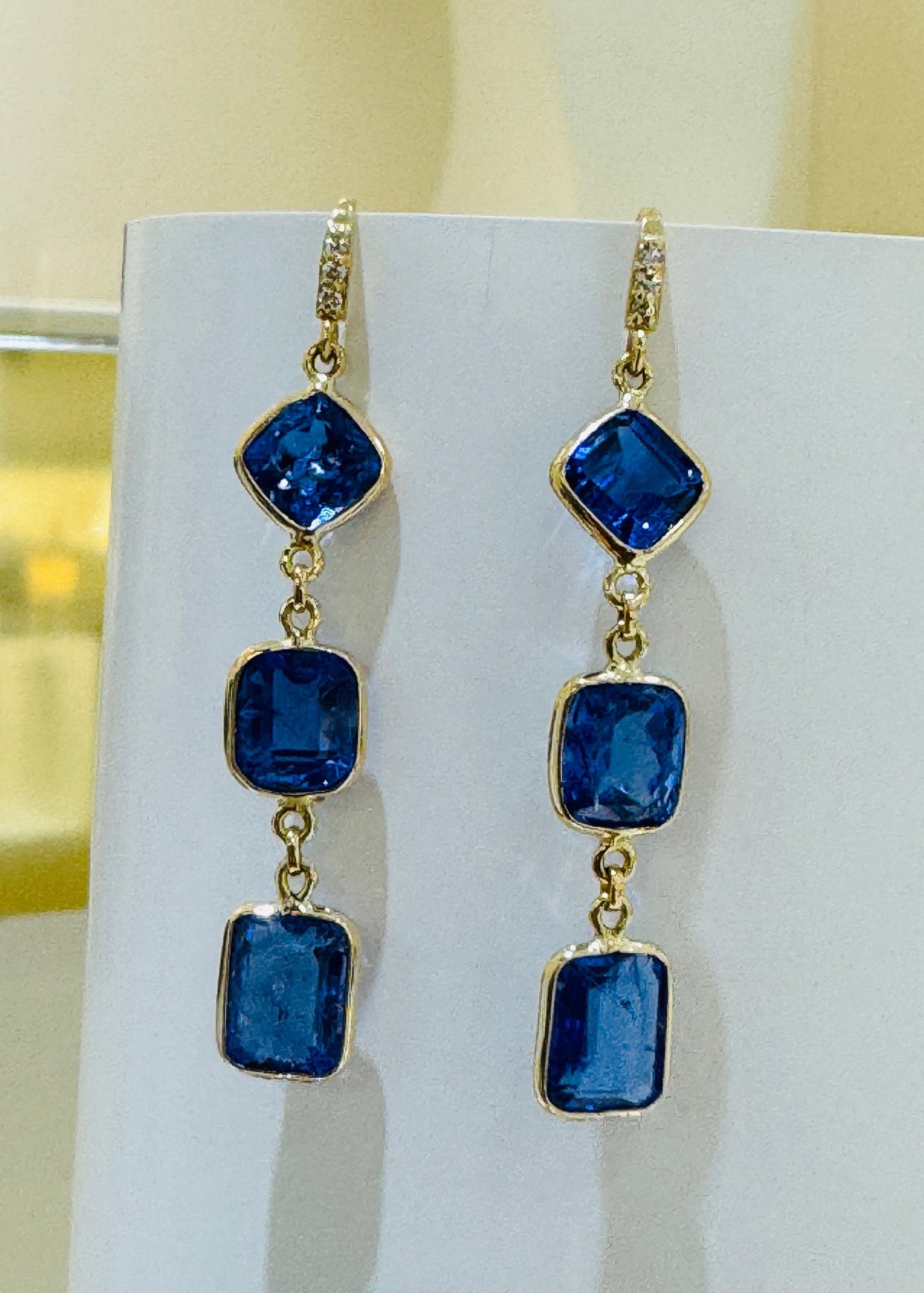 Tanzanite & Diamond Earring In 18K Yellow Gold