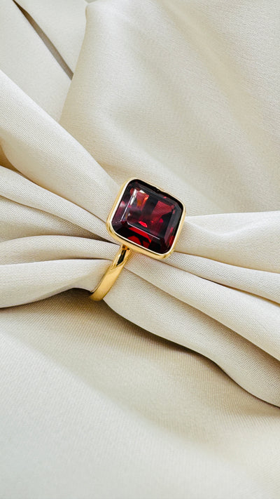 Rhodolite Square Ring In 18K Yellow Gold