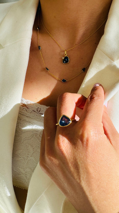 18K Yellow Gold Blue Sapphire Ring – Modern Floral Design by Tresor Collection