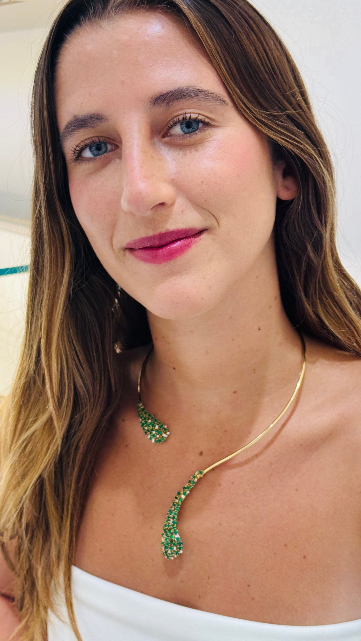 18K gold emerald collar necklace front view on model – handcrafted statement jewelry by Tresor Collection