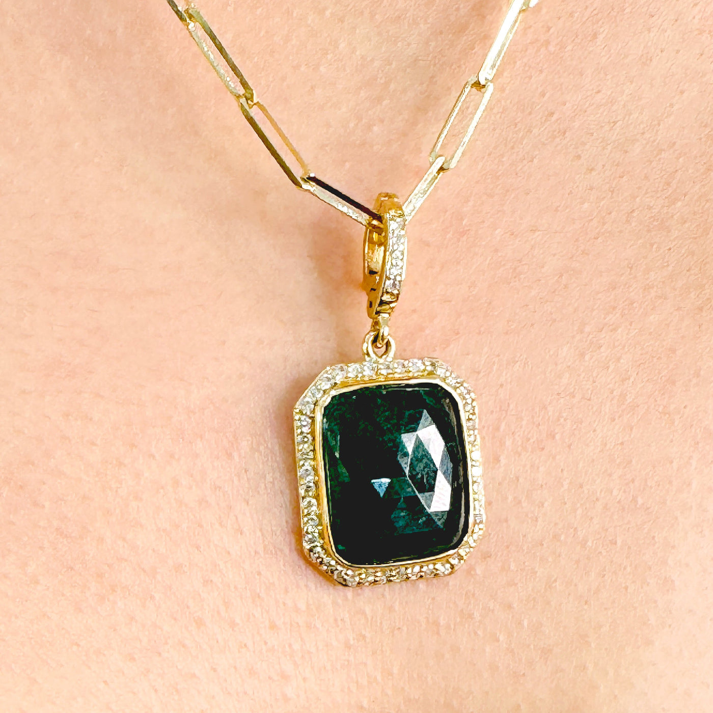 Emerald gold pendant photographed in natural light – modern luxury jewelry by Tresor Collection