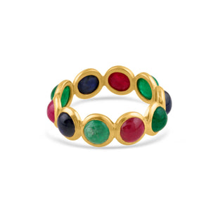 Gold ring with colorful gemstones on a white background 18K gold emerald, ruby & sapphire ring flatlay – luxury fine jewelry by Tresor Collection
